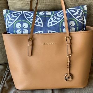 Michael Kors Jet Set Tote